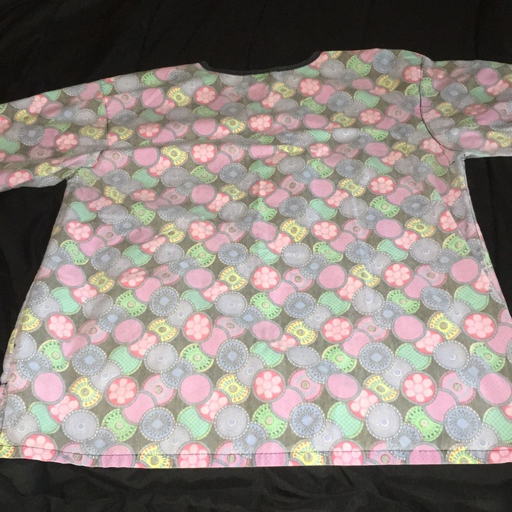 Scrub top - Picture 3 of 5